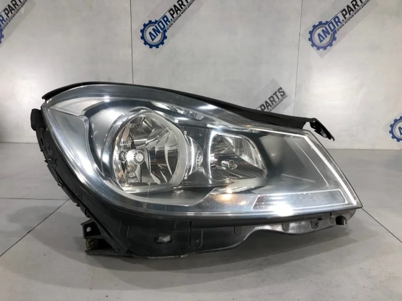 Фара галогеновая Mercedes 2011 W204