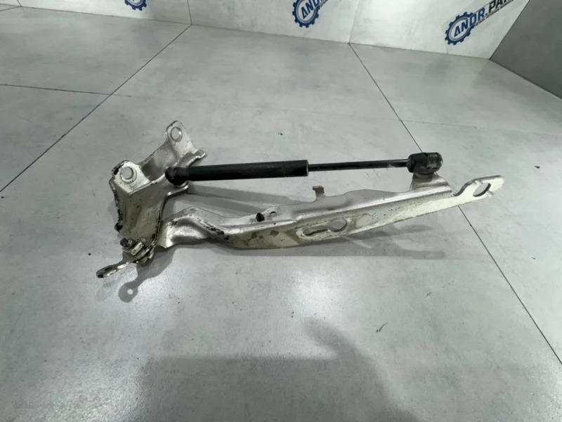 Петля капота Volvo XC70