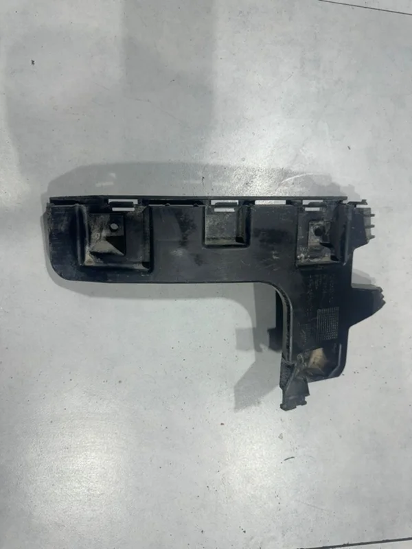 Направляющая (кронштейн) заднего бампера левая Volvo S60