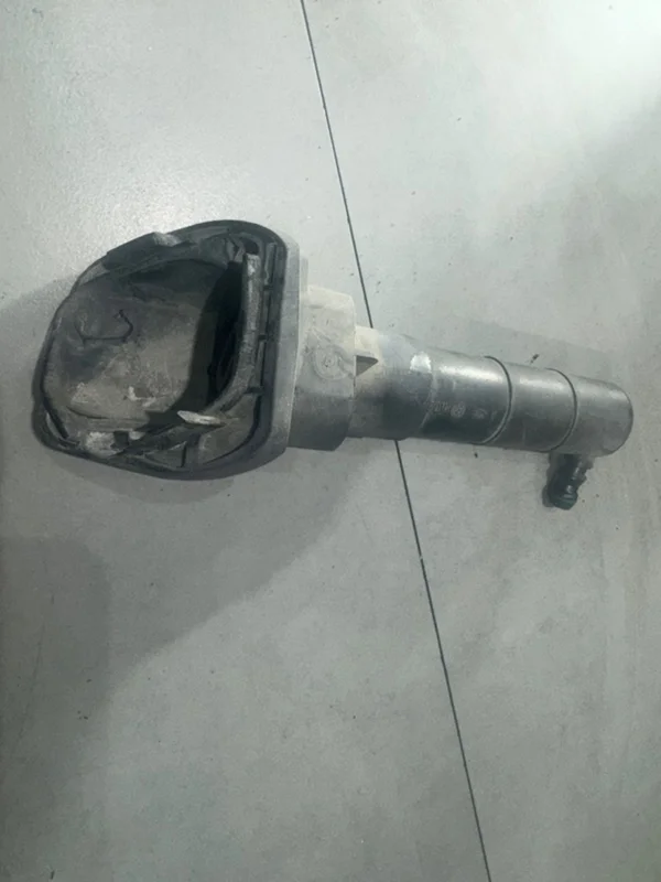 Форсунка омывателя фар Volvo XC90