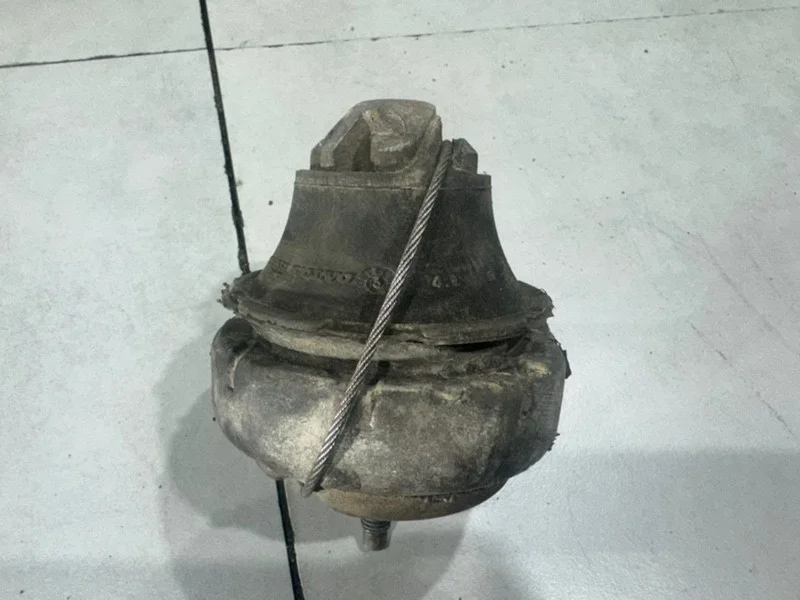 Подушка двигателя Volvo XC90