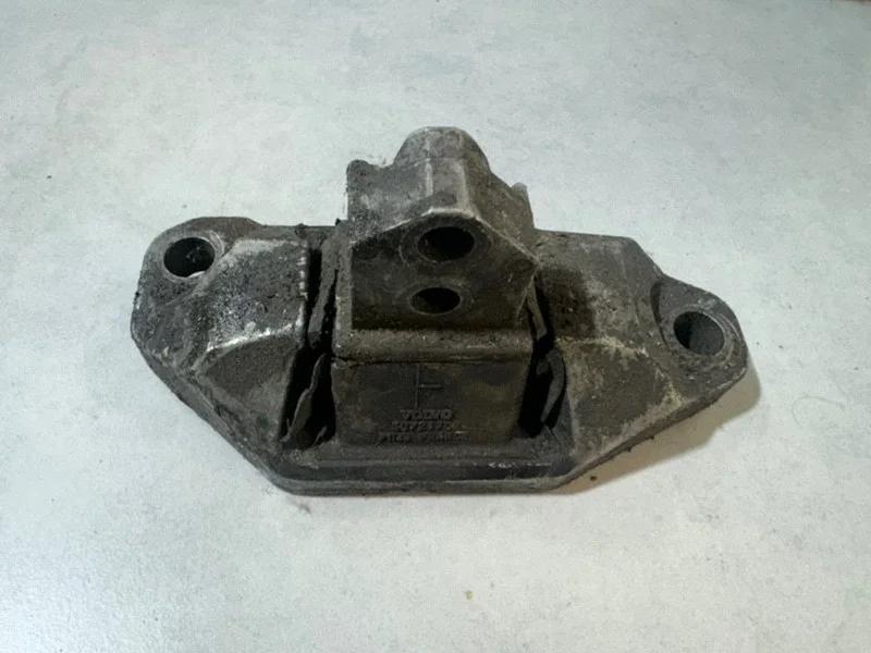 Подушка двигателя Volvo XC90