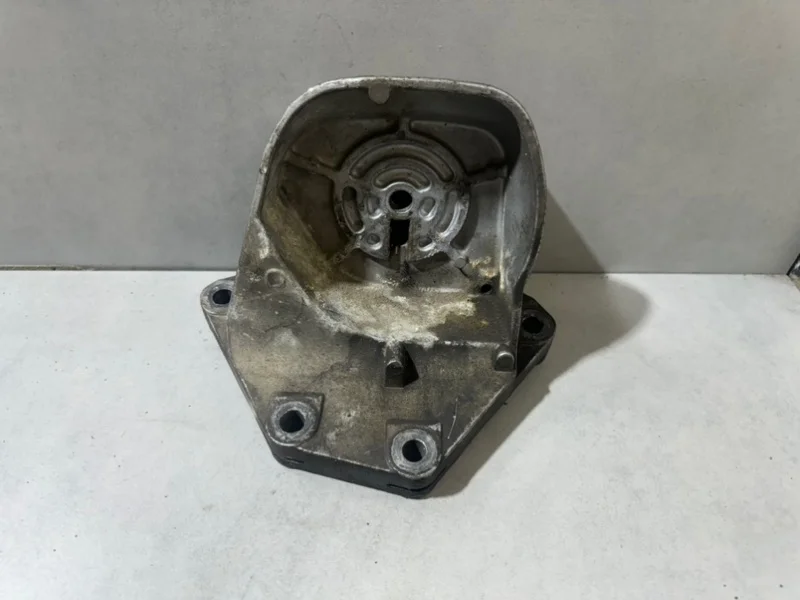 Кронштейн двигателя Volvo XC90