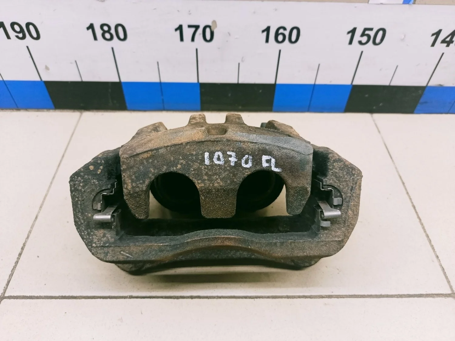 Суппорт передний левый RAV 4 2013-2019