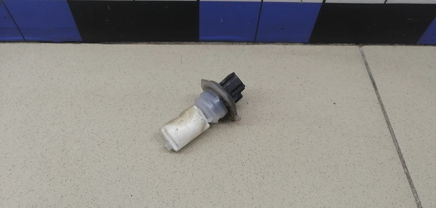 Датчик уровня в бачок омывателя RAV 4 2013-2019