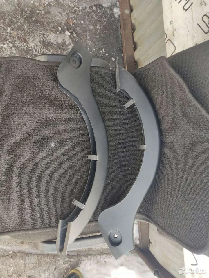 Накладка петли крышки багажника mercedes w207