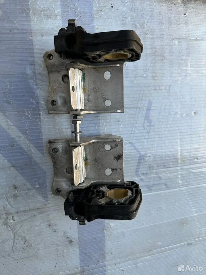 Кронштейн радиатора bmw 51117186514