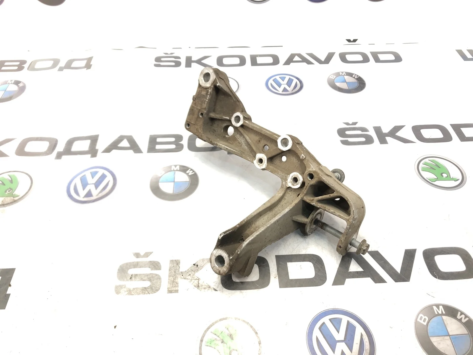 Кронштейн подрамника Skoda Octavia 2011 1K0199296F A5 (1Z) 1.8 CDAB, передний правый