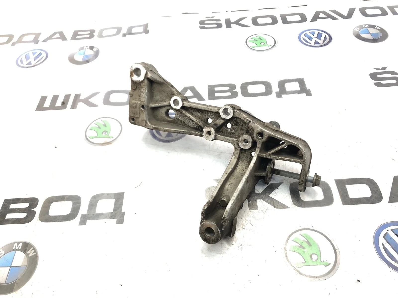 Кронштейн подрамника Skoda Octavia 2012 1K0199296F A5 (1Z) 1.2 CBZB, передний правый