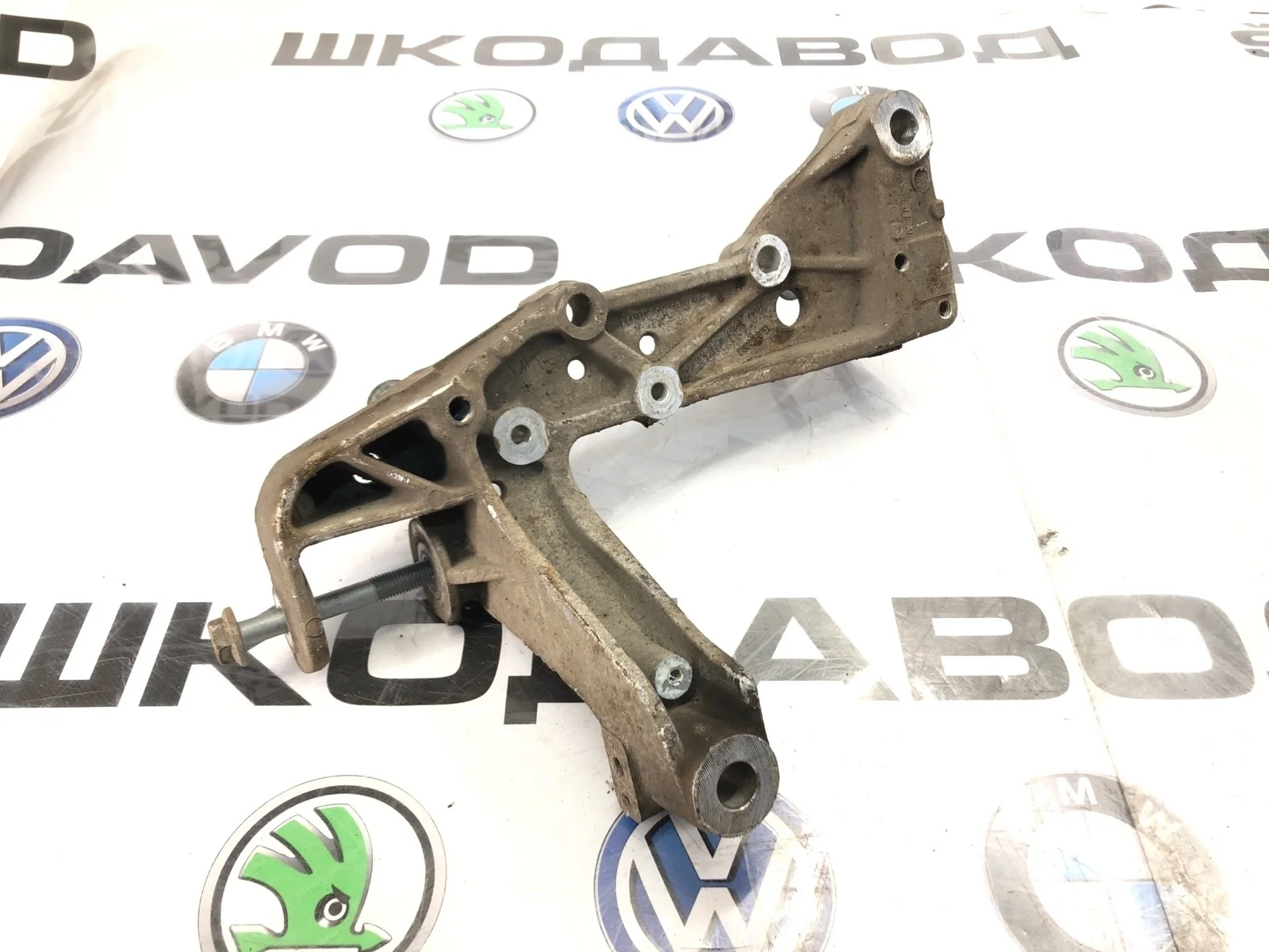 Кронштейн подрамника Skoda Octavia 2011 1K0199295F A5 (1Z) 1.2 CBZB, передний левый