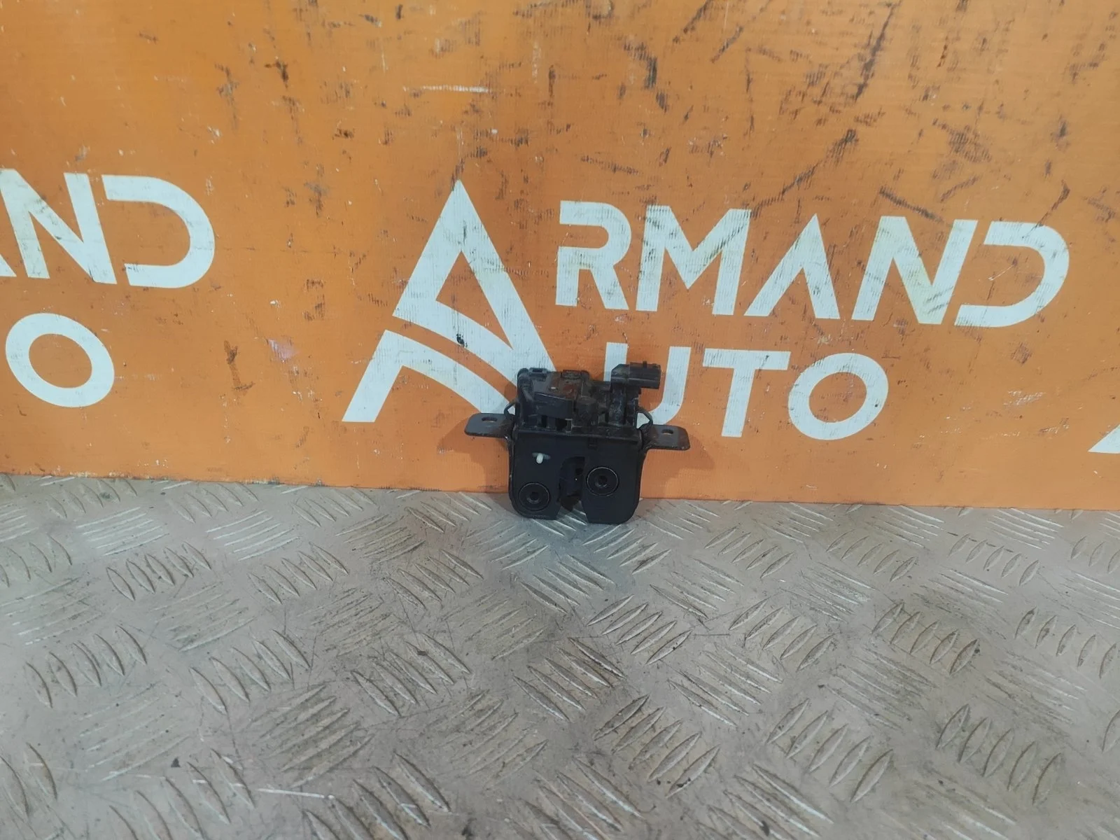 Замок двери багажника Renault Duster 2010-2021