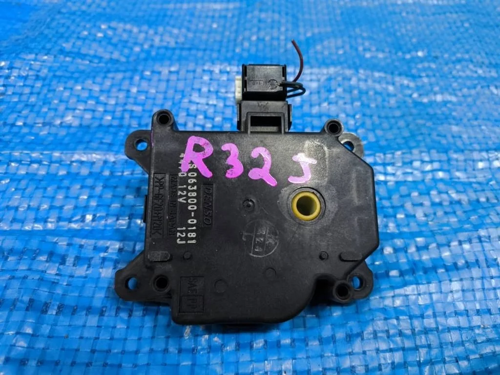Б.у. сервопривод заслонки печки TOYOTA RAV4 ACA30 TOYOTA RAV4 ACA30