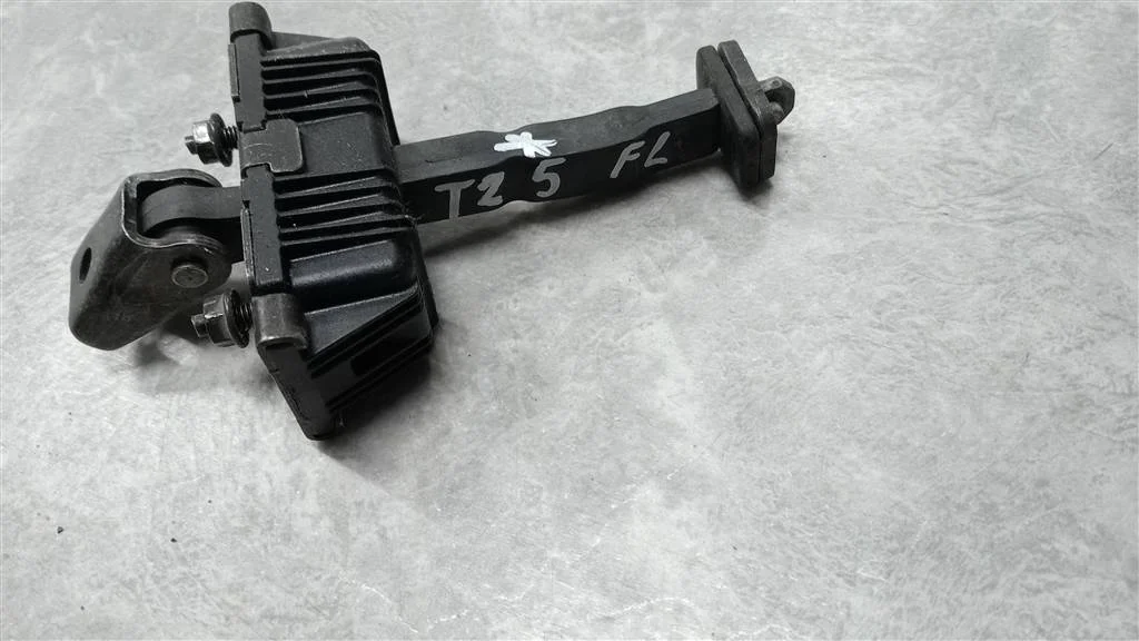 Б.у. ограничитель двери TOYOTA AVENSIS ZZT251 TOYOTA AVENSIS ZZT251