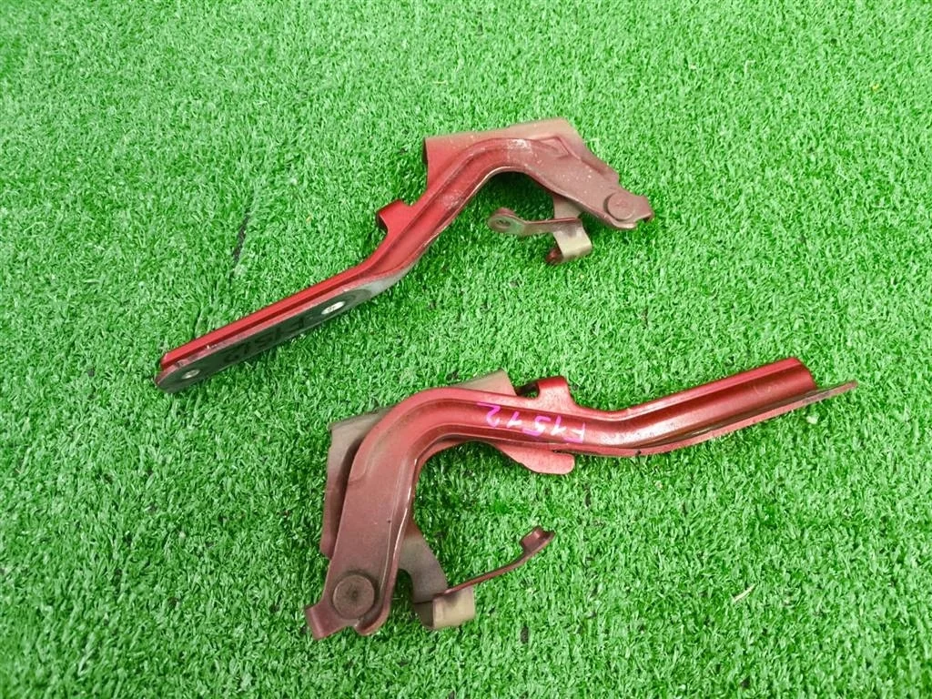 Б.у. петля капота (2шт) NISSAN JUKE F15E NISSAN JUKE F15E