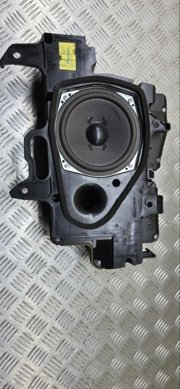Сабвуфер Toyota Land Cruiser Prado 120 (2002-2009) 2008 Внедорожник