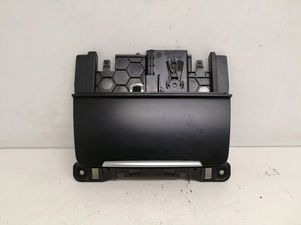 Пепельница Audi Q5 2012 8R