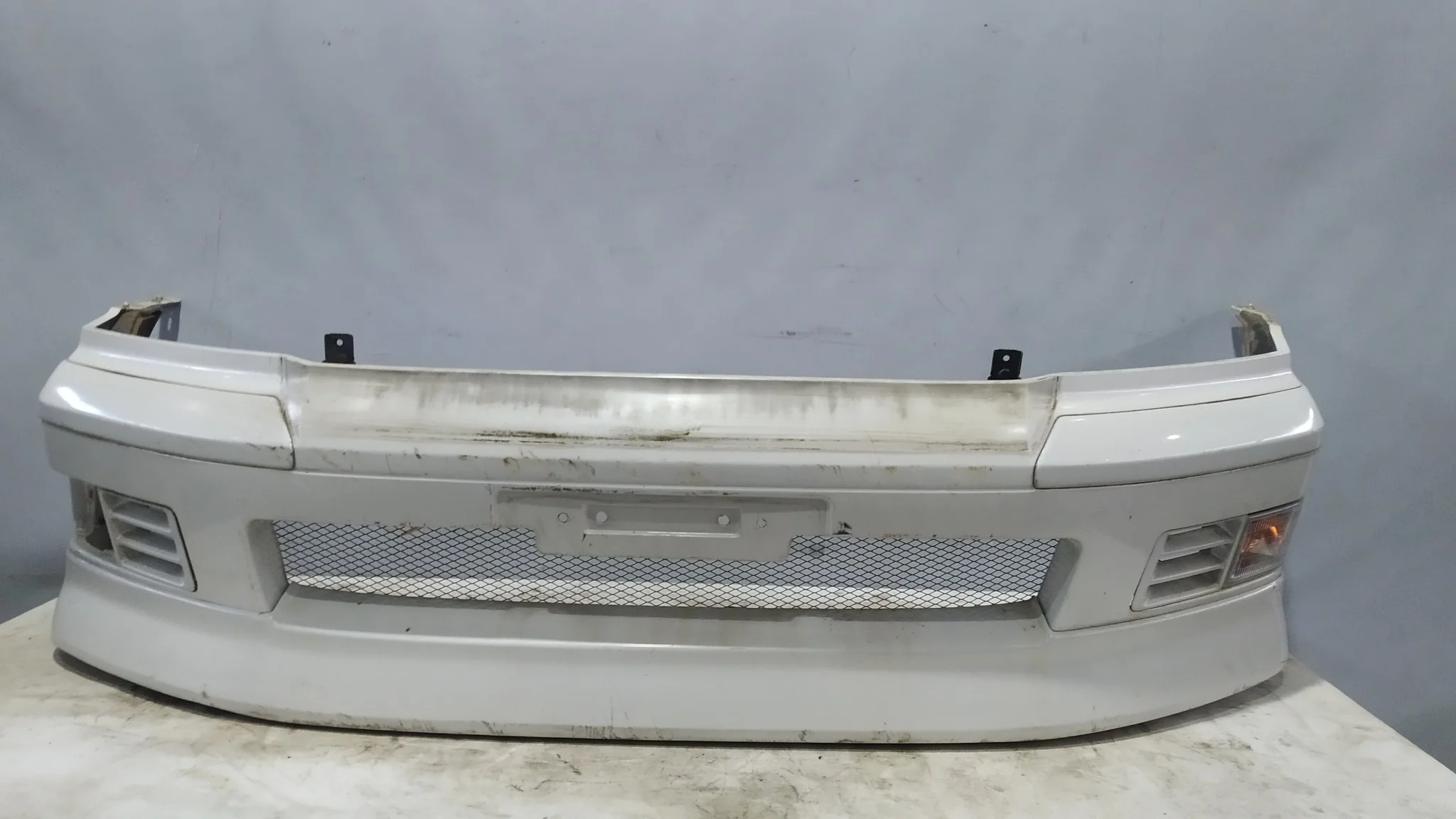 БАМПЕР MITSUBISHI CHARIOT GRANDIS N84W N86W N94W N96W MR392860 1 МОДЕЛЬ ПЕРЕДНИЙ белый, W75 KB422