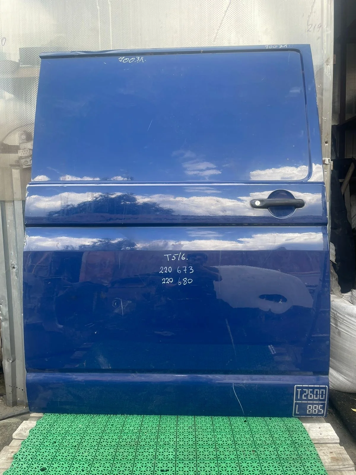 Дверь VOLKSWAGEN TRANSPORTER T5/T6 2003- сдвижная (без выреза под стекло) правая синяя б/у TRANSPORTER T5(2003-2015);TRANSPORTER T6(2015-