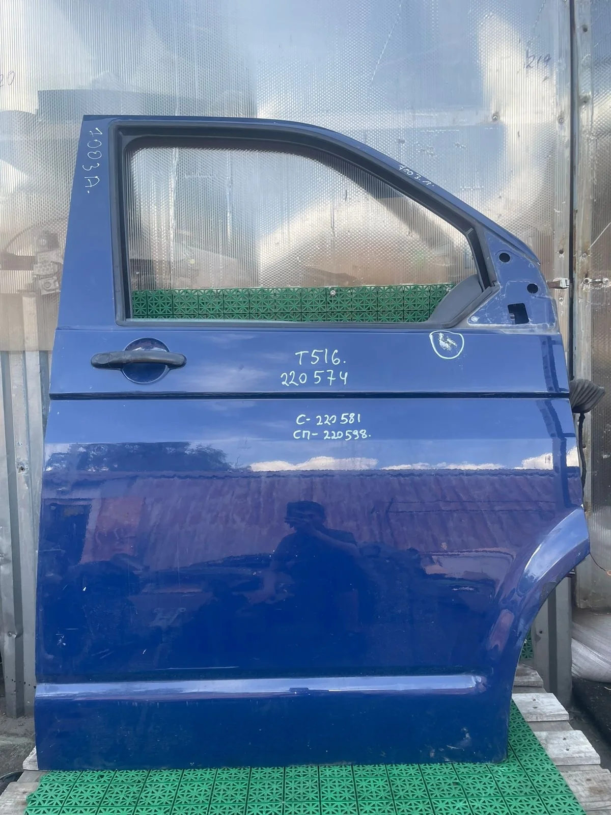 Стекло двери VOLKSWAGEN TRANSPORTER T5/T6 2003- переднее правое б/у TRANSPORTER T5(2003-2015);TRANSPORTER T6(2015-