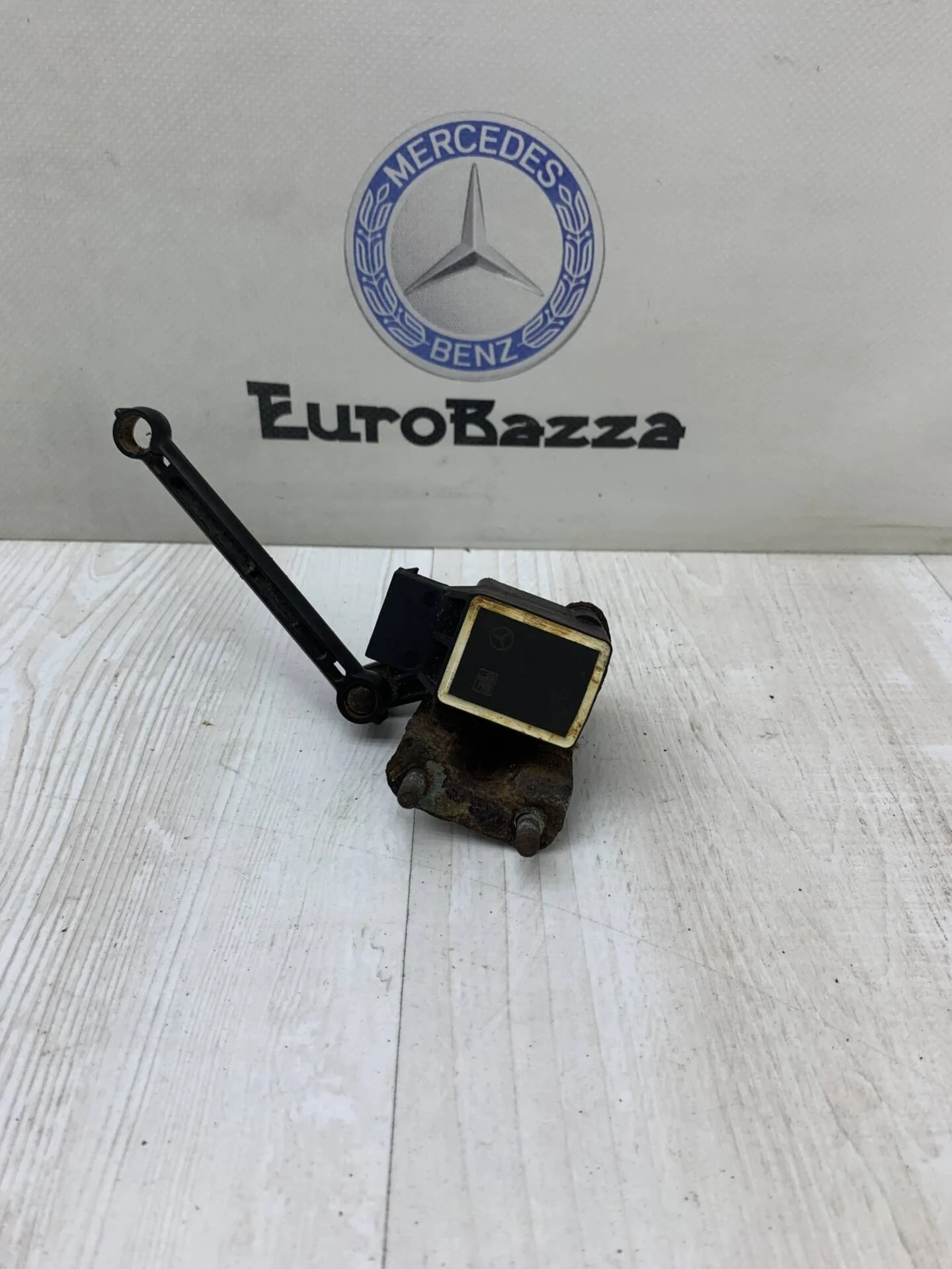 Датчик уровня подвески передний Mercedes W211