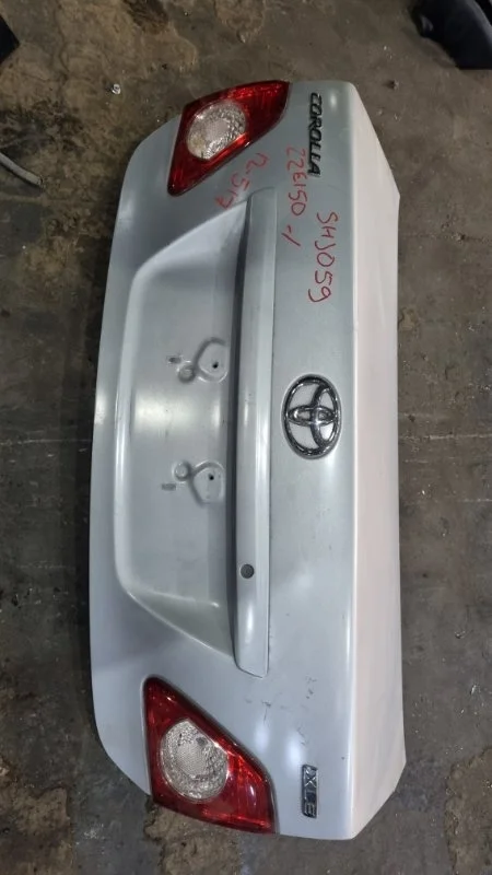 Крышка багажника Toyota Corolla 2009 6440112B50 E150 1.6 1ZR
