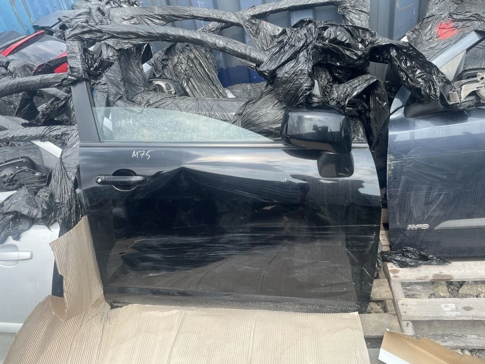 дверь передняя правая nissan tiida C11 дефект