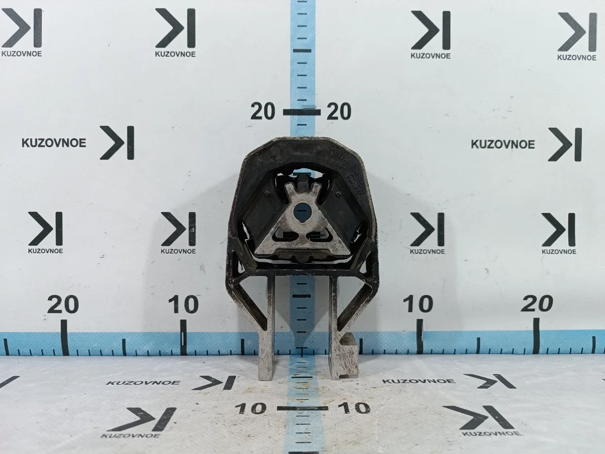 Подушка опора кпп Ford Focus 2015 CB8