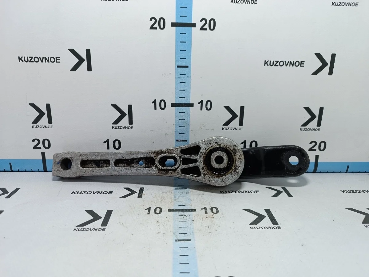 Подушка опора двигателя Volkswagen Passat 2012 362