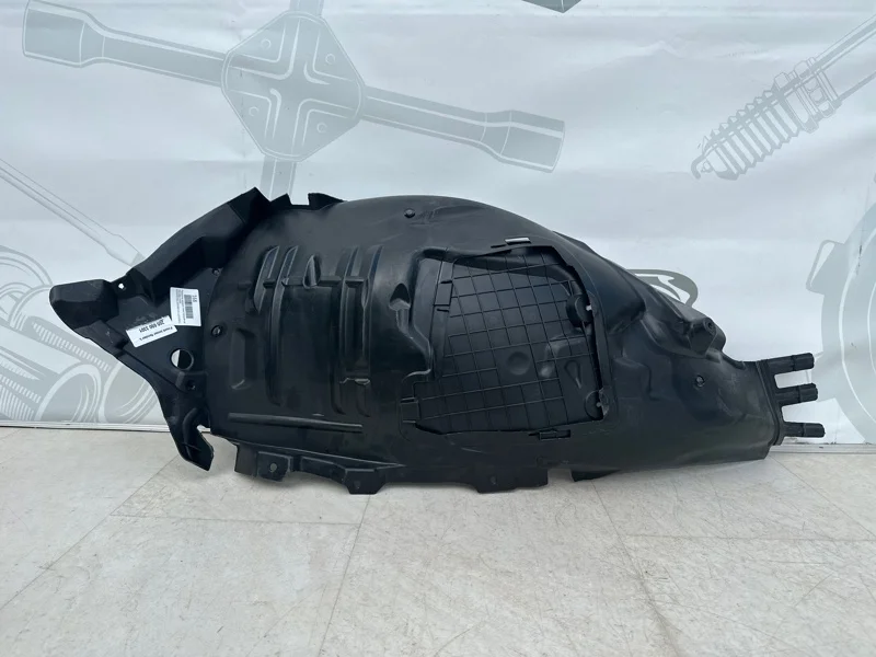 Подкрылок передний левый передняя часть Mercedes W205