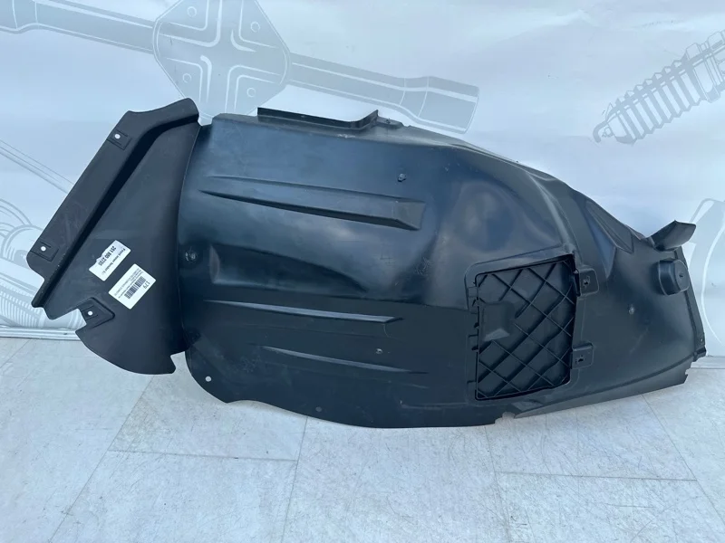 Подкрылок передний левый передняя часть Mercedes W251