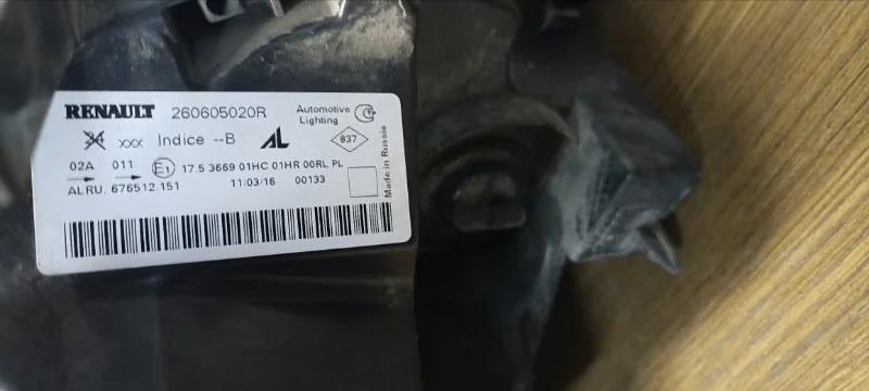 Фара Renault Duster 2016 с дефектом 260605020R 1, передняя левая