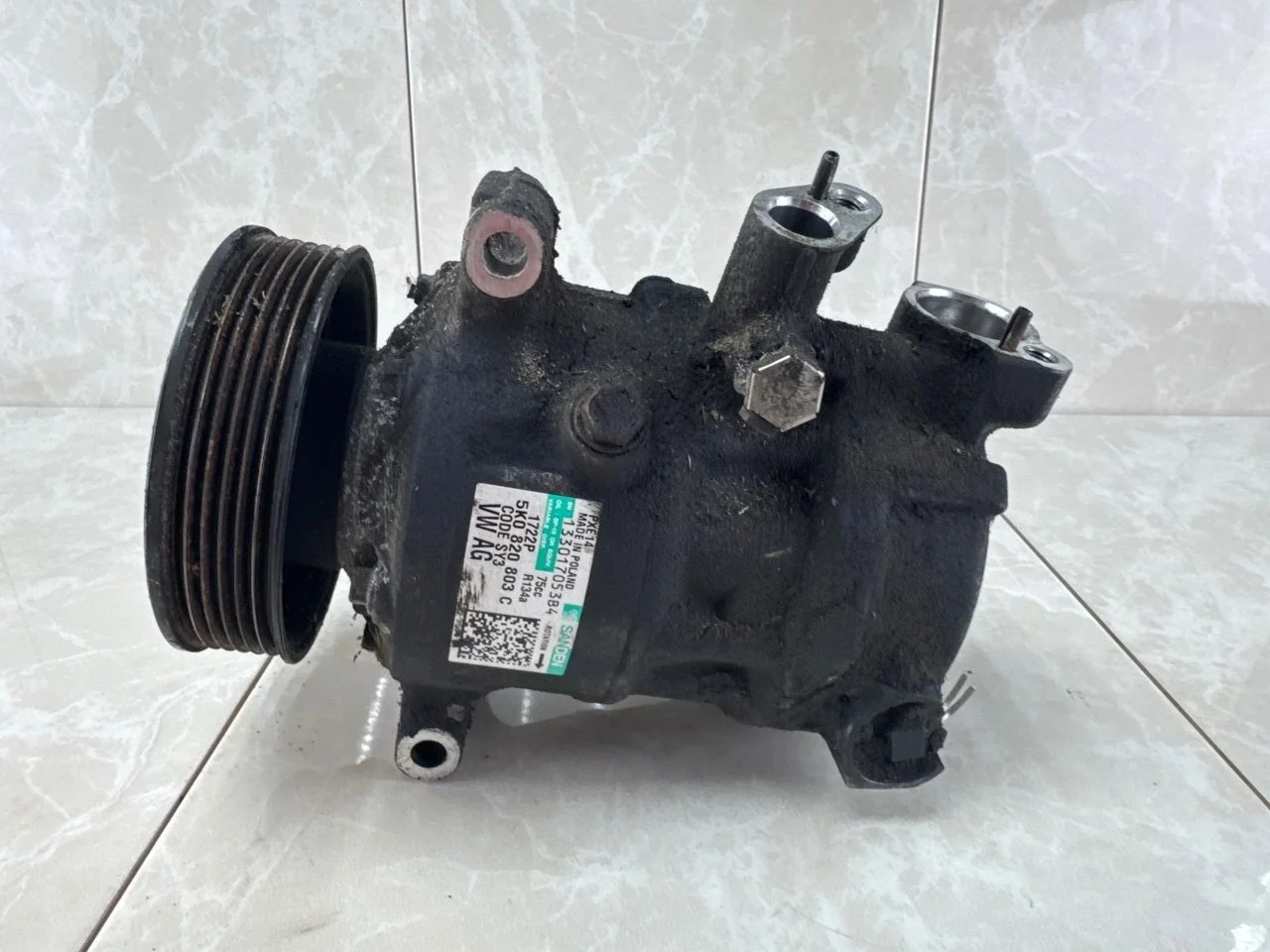 Компрессор кондиционера Skoda Fabia 2 2007-2015 5K0820803C 1.2 CBZ