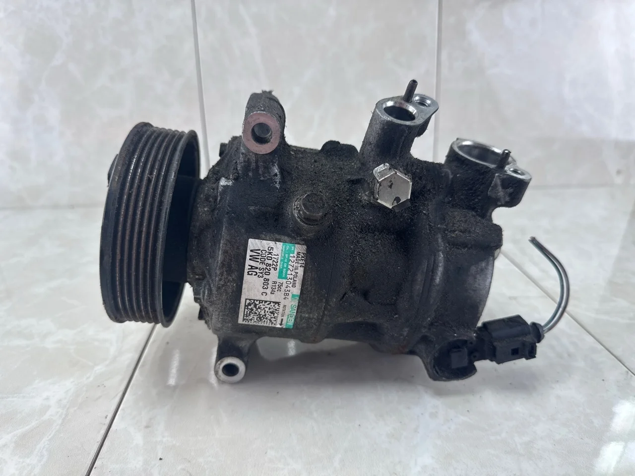 Компрессор кондиционера Skoda Fabia 2 2007-2015 5K0820803C 1.2 CBZ