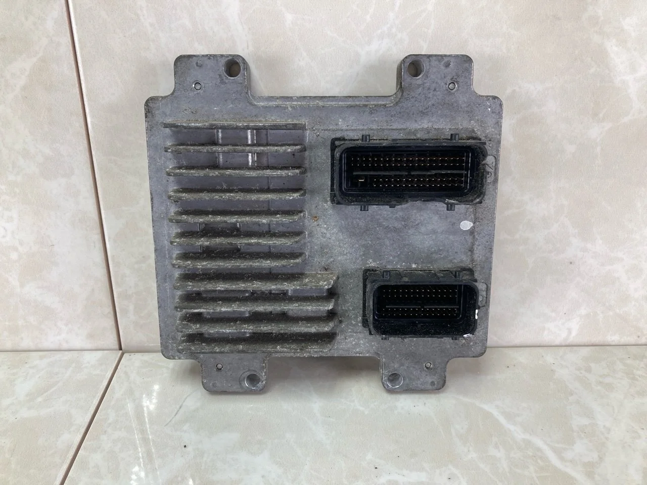 Блок управления двигателем, эбу Opel Astra J 2009-2016 12642927 1.6 A16XER