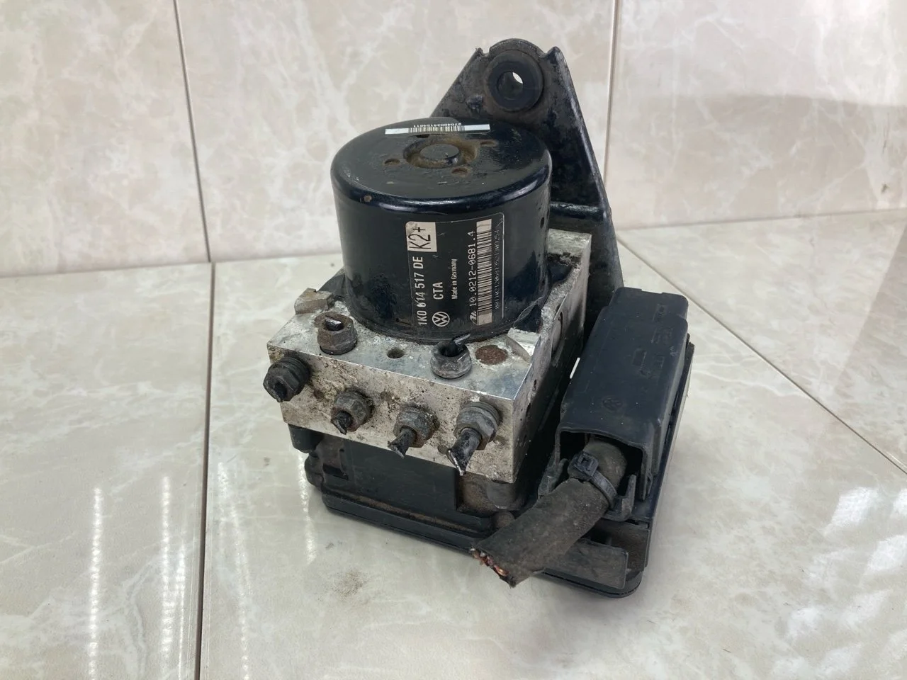 Блок abs Volkswagen Golf 6 2008-2013 1K0614517DE