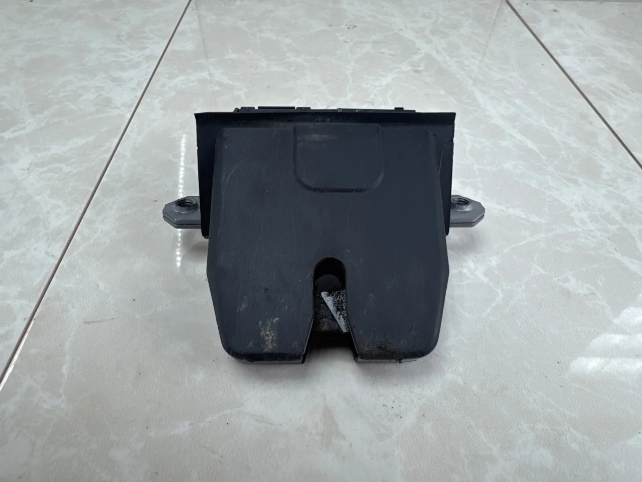 Замок крышки багажника Ford Focus 2 2004-2011 8M51R442A66CA УНИВЕРСАЛ
