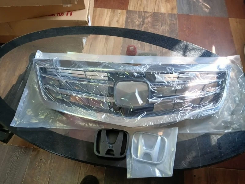 Решетка радиатора Honda Accord 8 2010-2012
