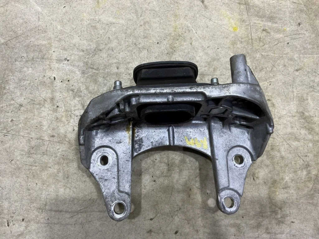 Опора двигателя левая Nissan X-Trail T32 R9M 1.6