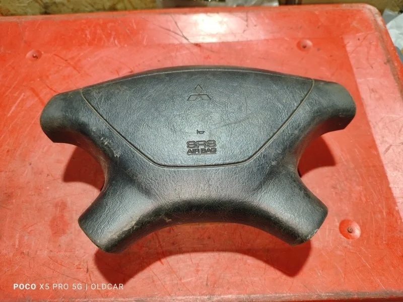 Подушка безопасности в руль Mitsubishi Galant 8 2001 Седан