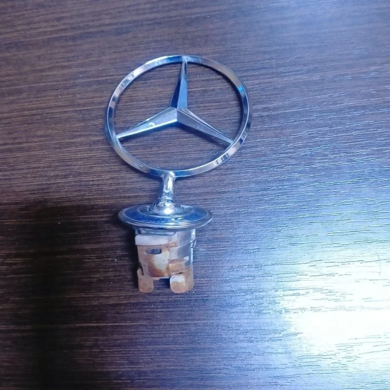 Эмблема Mercedes-Benz -Class 2004 W203