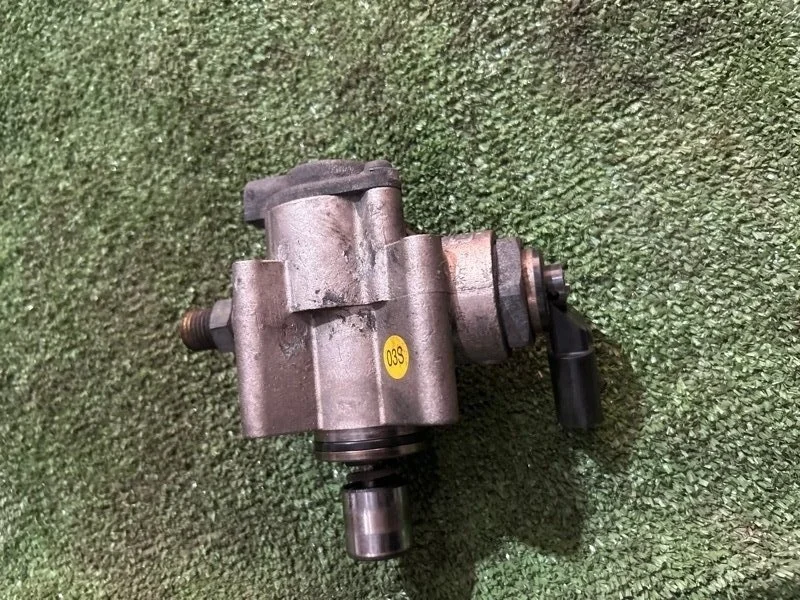 Топливный насос высокого давления Audi A4 2005 8HE