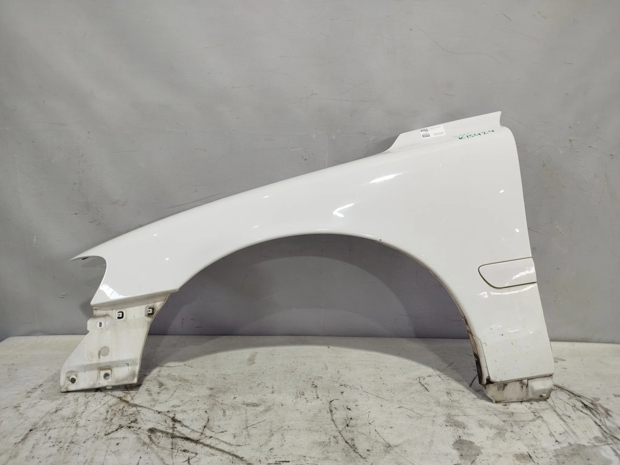 КРЫЛО VOLVO S60 V70 RH RS SJ SW 30796492 ПЕРЕДНЕЕ ЛЕВОЕ белый KB424
