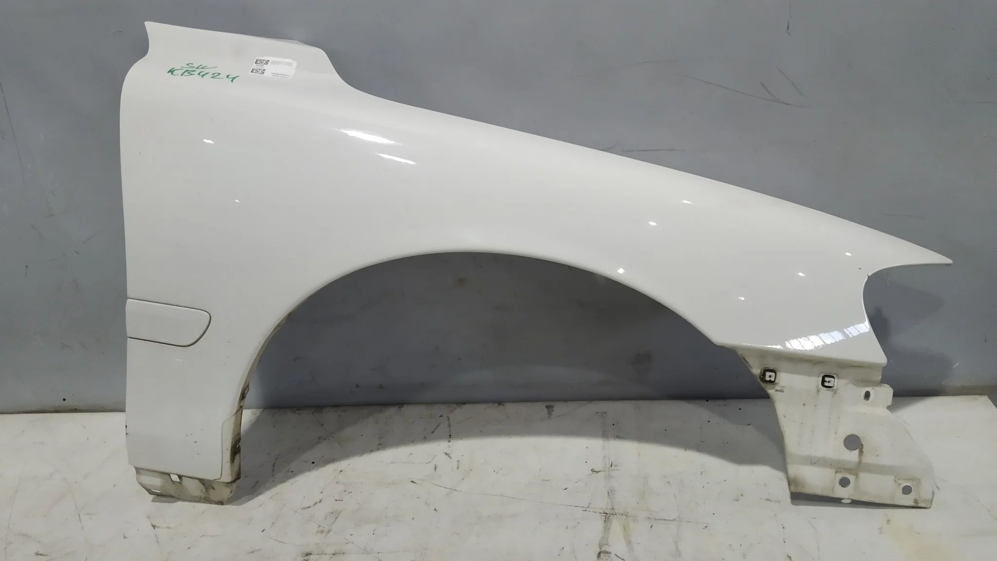 КРЫЛО VOLVO S60 V70 RH RS SJ SW 30796493 ПЕРЕДНЕЕ ПРАВОЕ белый KB424