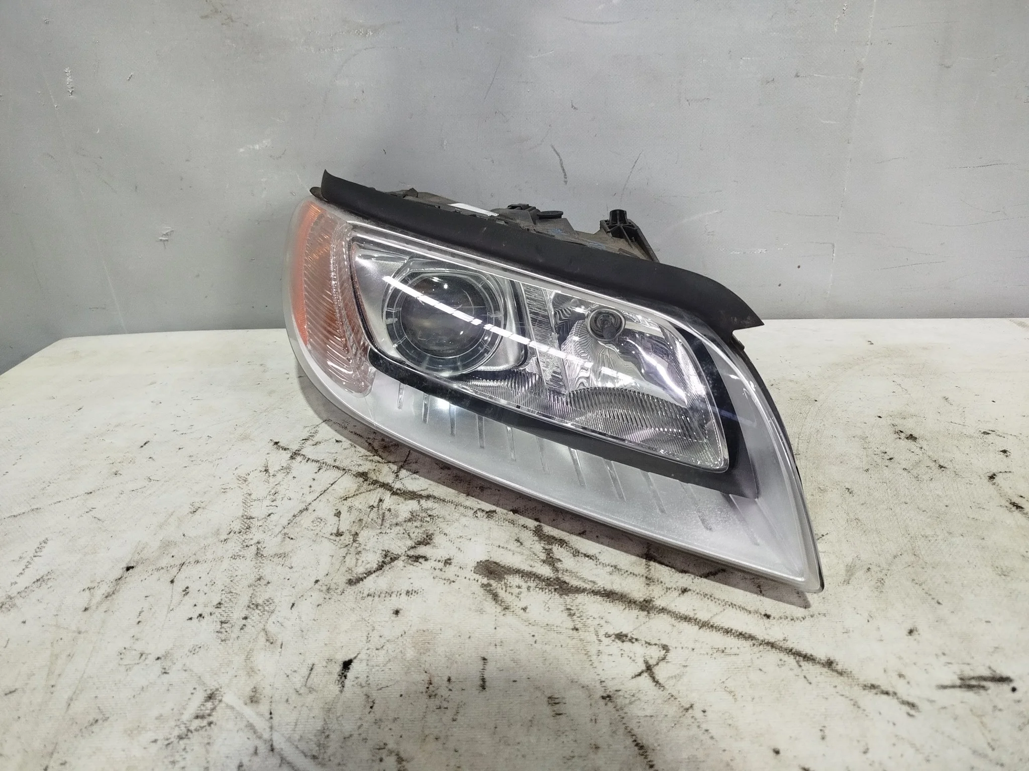 ФАРА VOLVO S80 V70 XC70 AS BW BZ 98007 XENON ЛИНЗА ABL ПРАВАЯ 31353541 KB481