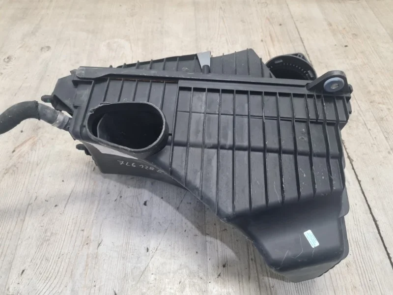 Корпус воздушного фильтра Audi Q7 2006-2015 4L