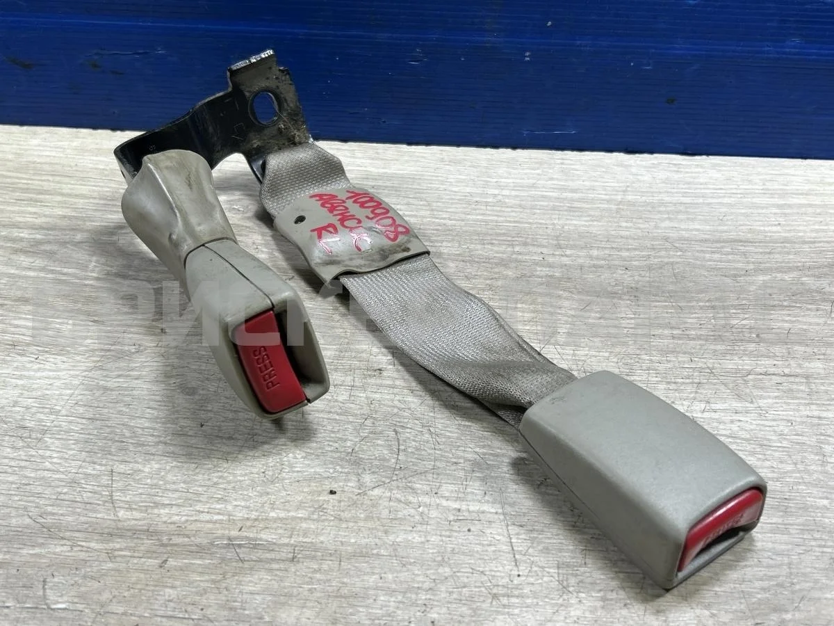 Замок ремня безопасности Тойота Авенсис 2 (T250)