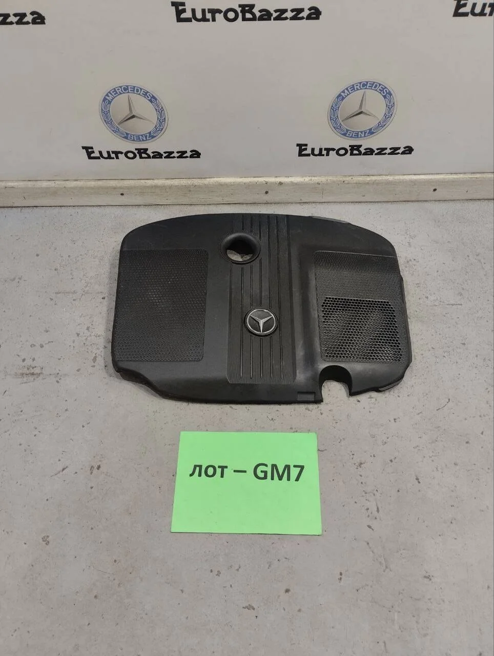 Крышка двигателя Mercedes Om651