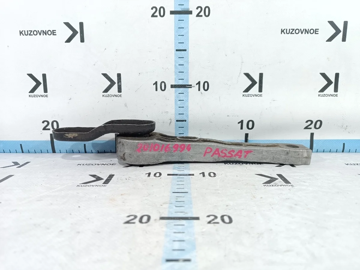 Подушка опора двигателя Volkswagen Passat 2006 3C2