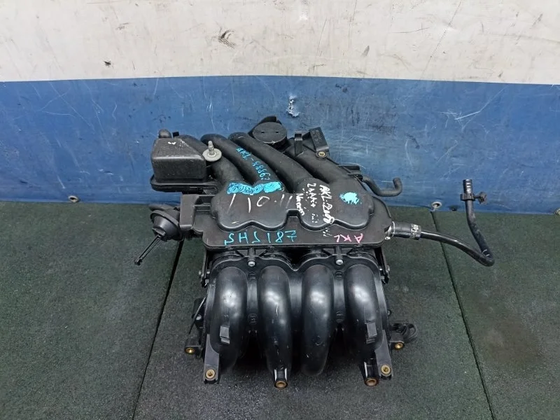 Коллектор впускной Volkswagen Golf 4 2005 06A133203DR 1.6 AKL