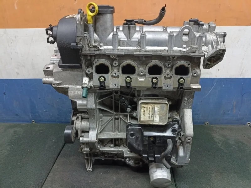 Двигатель Volkswagen Golf 7 2015 04E100033S 1.4 CMBA